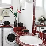 116 - Paris 15Eme Elegant Pied-A-Terre De 80M2