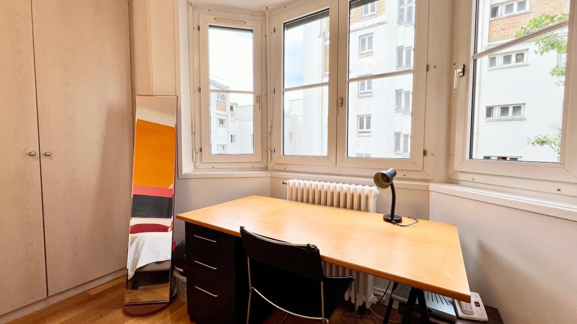 116 - 15eme Elegant Pied-a-terre De 80m2 Apartment